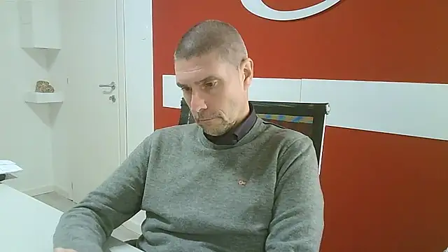 Snapshot of max79ve31 chatting on 01/12/26, 12:21 max79ve31 online show from 01/12/26, 12:21
