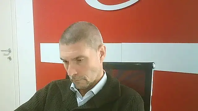 Snapshot of max79ve31 chatting on 01/14/26, 12:00 max79ve31 online show from 01/14/26, 12:00