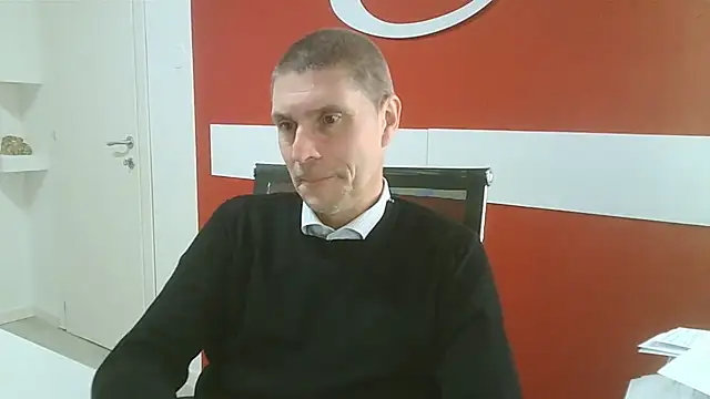 Snapshot of max79ve31 chatting on 03/06/26, 01:40 max79ve31 online show from 03/06/26, 01:40