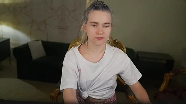 Snapshot of Ava_kiss054 chatting on 03/13/26, 07:42 Ava kiss054 online show from 03/13/26, 07:42