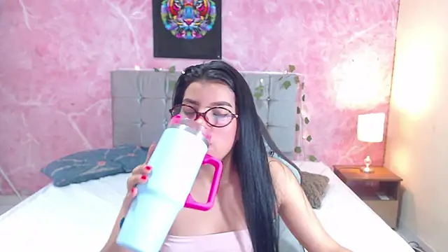 WHANDA CARVAJAL online show from 09/25/25, 01:59