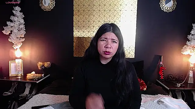 Snapshot of kinky_momm chatting on 10/01/25, 01:06 kinky momm online show from 10/01/25, 01:06