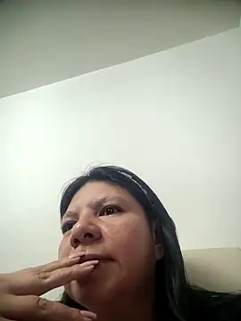 Snapshot of kinky_momm chatting on 10/07/25, 01:08 kinky momm online show from 10/07/25, 01:08