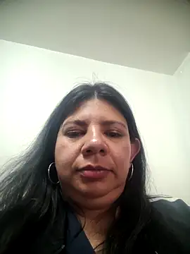Snapshot of kinky_momm chatting on 10/09/25, 06:50 kinky momm online show from 10/09/25, 06:50