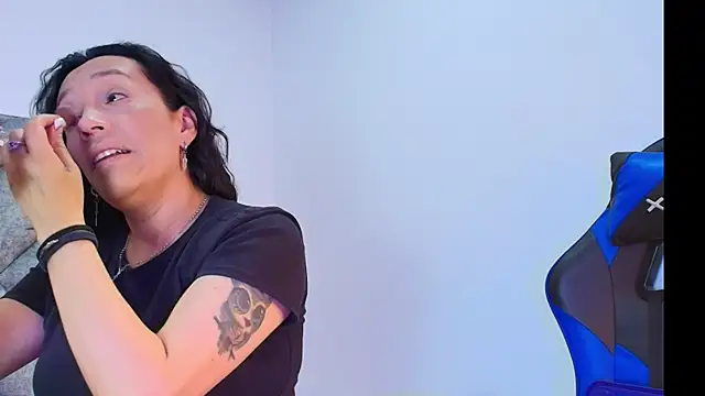 Shantey Laurent online show from 11/25/25, 01:44