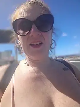 nakedgarbageperson online show from 05/18/26, 10:15