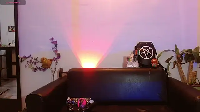 Snapshot of carolinerue chatting on 09/21/25, 04:47 carolinerue online show from 09/21/25, 04:47