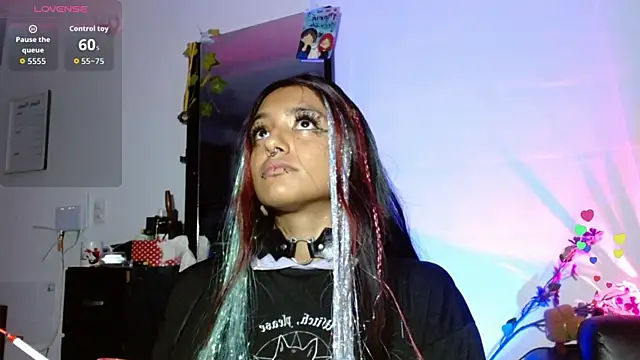 Snapshot of carolinerue chatting on 10/08/25, 08:23 carolinerue online show from 10/08/25, 08:23