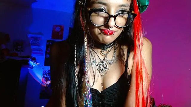 Snapshot of carolinerue chatting on 10/19/25, 04:24 carolinerue online show from 10/19/25, 04:24