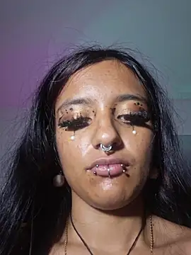 Snapshot of carolinerue chatting on 11/05/25, 10:59 carolinerue online show from 11/05/25, 10:59