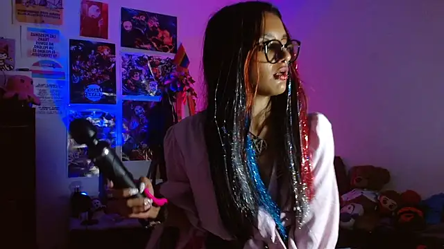 Snapshot of carolinerue chatting on 11/23/25, 01:49 carolinerue online show from 11/23/25, 01:49