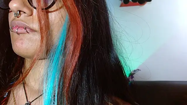 Snapshot of carolinerue chatting on 11/24/25, 07:13 carolinerue online show from 11/24/25, 07:13