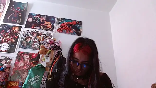 Snapshot of carolinerue chatting on 01/10/26, 04:20 carolinerue online show from 01/10/26, 04:20