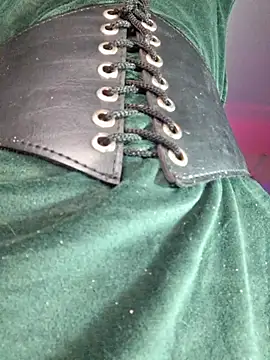 Snapshot of carolinerue chatting on 02/27/26, 04:45 carolinerue online show from 02/27/26, 04:45