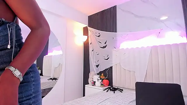 NalahCampbell online show from 10/30/25, 07:36