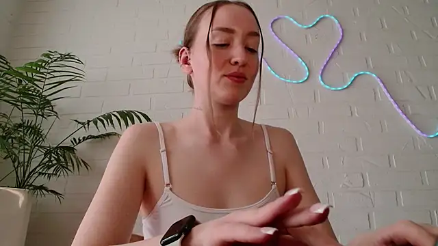 WhitePrincessLuna online show from 05/08/26, 01:05