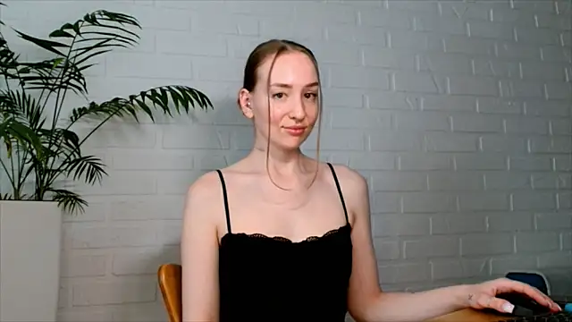 WhitePrincessLuna online show from 06/18/26, 02:32