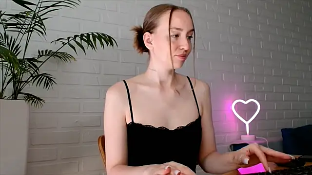 WhitePrincessLuna online show from 06/28/26, 12:00