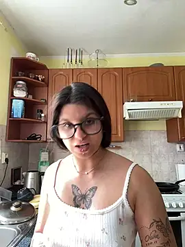 Snapshot of Brutecia2002 chatting on 03/25/26, 10:43 Brutecia2002 online show from 03/25/26, 10:43