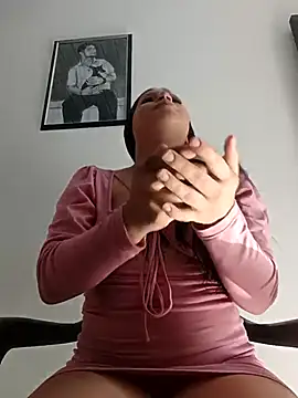 Snapshot of Shell_Latina chatting on 11/08/25, 01:33 Shell Latina online show from 11/08/25, 01:33