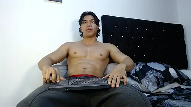 adriel escalante online show from 12/02/25, 03:23