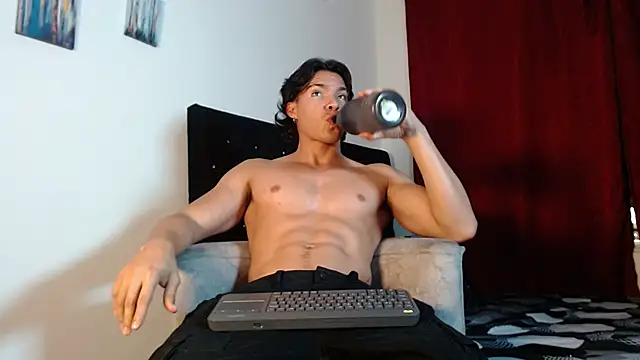 adriel escalante online show from 12/05/25, 03:15