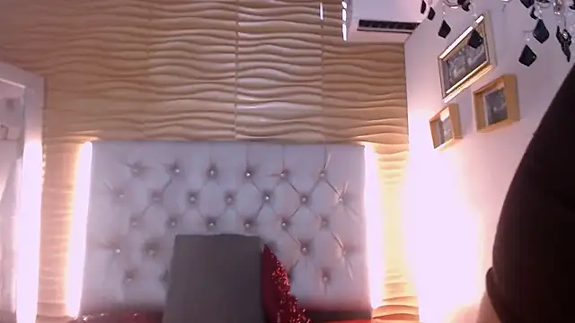 Snapshot of ValeryBerri chatting on 11/27/25, 07:38 ValeryBerri online show from 11/27/25, 07:38