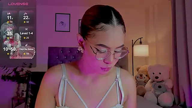 Snapshot of OxanaFedorova1- chatting on 04/01/26, 09:34 OxanaFedorova1- online show from 04/01/26, 09:34