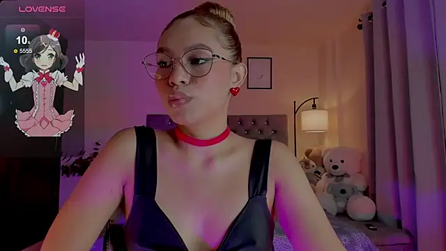 Snapshot of OxanaFedorova1- chatting on 05/07/26, 08:25 OxanaFedorova1- online show from 05/07/26, 08:25