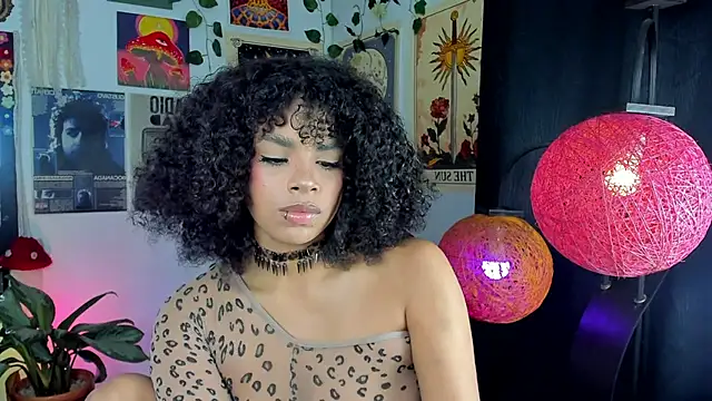 Snapshot of Raven_luv chatting on 12/02/25, 12:38 Raven luv online show from 12/02/25, 12:38