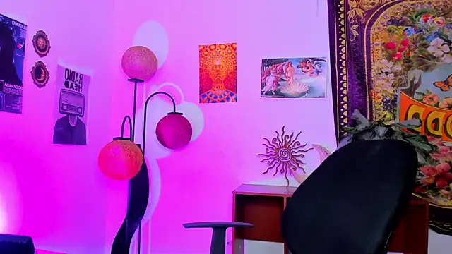 Snapshot of Raven_luv chatting on 04/01/26, 02:34 Raven luv online show from 04/01/26, 02:34