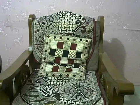 Snapshot of Famit025 chatting on 09/29/25, 06:57 Famit025 online show from 09/29/25, 06:57