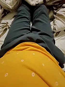 Snapshot of Famit025 chatting on 11/23/25, 01:44 Famit025 online show from 11/23/25, 01:44