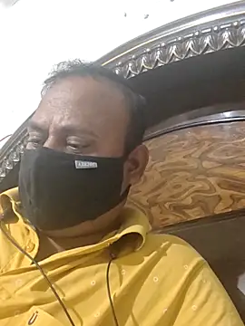 Snapshot of Famit025 chatting on 11/24/25, 01:22 Famit025 online show from 11/24/25, 01:22