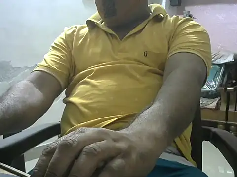 Snapshot of Famit025 chatting on 12/17/25, 06:58 Famit025 online show from 12/17/25, 06:58