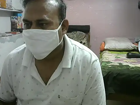 Snapshot of Famit025 chatting on 02/14/26, 05:32 Famit025 online show from 02/14/26, 05:32