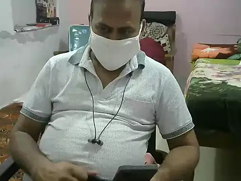 Snapshot of Famit025 chatting on 02/15/26, 06:15 Famit025 online show from 02/15/26, 06:15