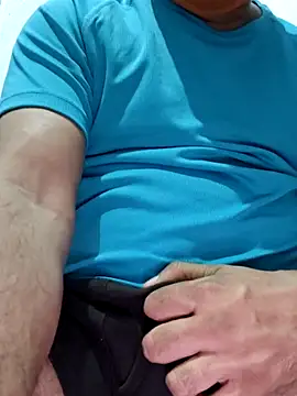 Snapshot of Famit025 chatting on 03/20/26, 09:36 Famit025 online show from 03/20/26, 09:36