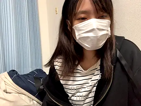 Snapshot of ituki_0415 chatting on 10/26/25, 05:19 ituki 0415 online show from 10/26/25, 05:19