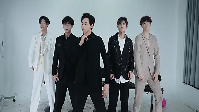 Snapshot of JL-sweetbaby1 chatting on 10/31/25, 12:06 JL-sweetbaby1 online show from 10/31/25, 12:06