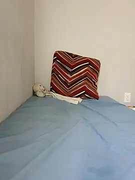 Snapshot of LuvTune chatting on 09/12/25, 04:18 LuvTune online show from 09/12/25, 04:18