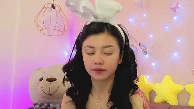 april bennett online show from 12/15/25, 12:31