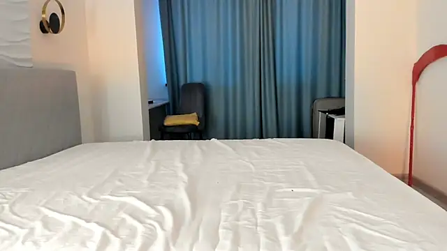 yanyaan online show from 11/04/25, 04:00