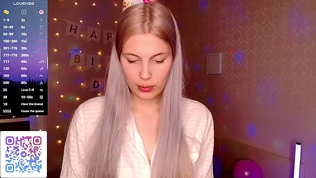 Snapshot of Larileya chatting on 10/10/25, 05:56 Larileya online show from 10/10/25, 05:56