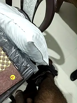 Snapshot of Chanderi19 chatting on 09/23/25, 04:43 Chanderi19 online show from 09/23/25, 04:43