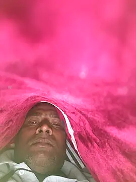 Snapshot of Chanderi19 chatting on 12/15/25, 04:44 Chanderi19 online show from 12/15/25, 04:44