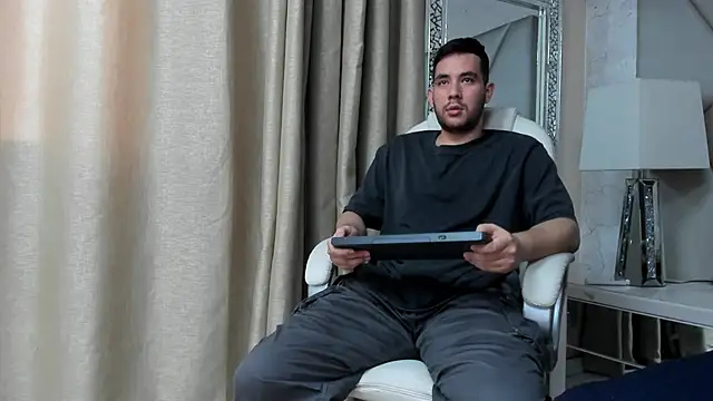 Snapshot of matti_de_lucaa chatting on 09/11/25, 05:46 matti de lucaa online show from 09/11/25, 05:46