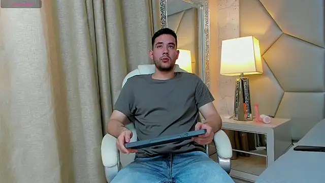 Snapshot of matti_de_lucaa chatting on 09/25/25, 05:38 matti de lucaa online show from 09/25/25, 05:38