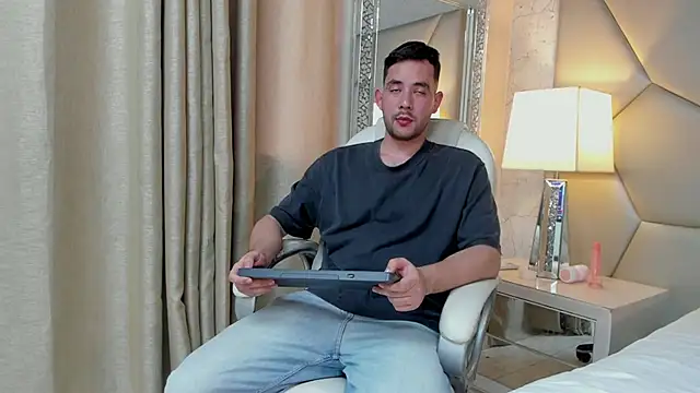 Snapshot of matti_de_lucaa chatting on 10/03/25, 06:05 matti de lucaa online show from 10/03/25, 06:05