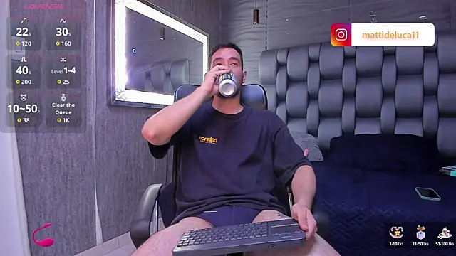 Snapshot of matti_de_lucaa chatting on 10/10/25, 05:45 matti de lucaa online show from 10/10/25, 05:45